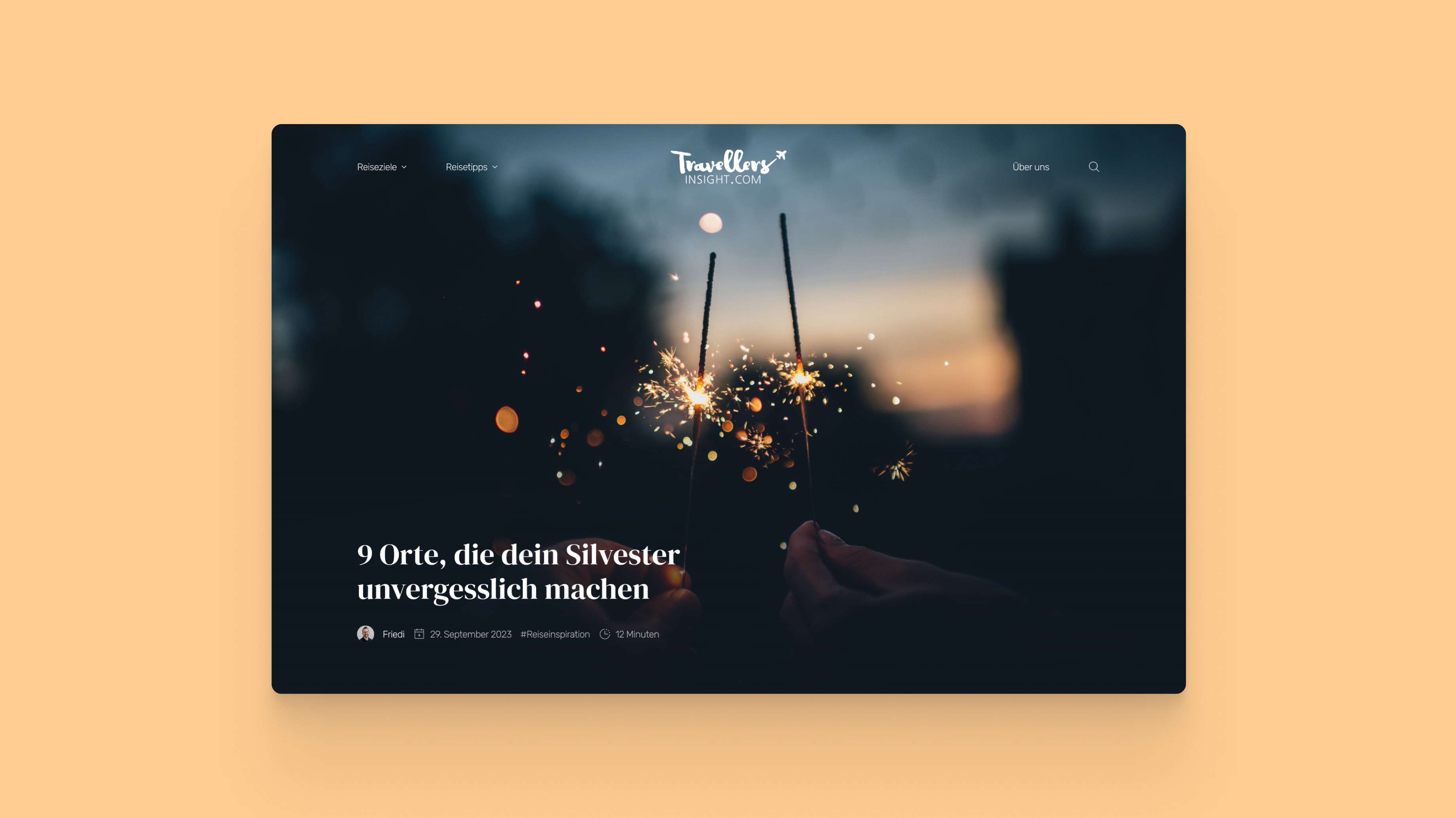 Hände mit Wunderkerzen bei anbrechender Nacht mit der Überschrift ‚9 Orte, die dein Silvester unvergesslich machen‘.